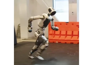 Boston Dynamics skórují velmi lidskými pohyby robota Atlase