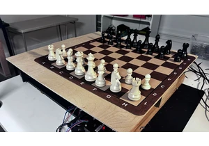  This Raspberry Pi-powered chess board robot moves pieces automatically 