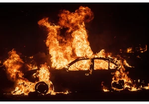 Deset tisíc korun za zapálení auta v Praze. Telegramový kanál nabízí útok na objednávku