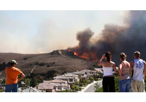 8 Things to Never Do When Your Home Is Threatened By a Fire