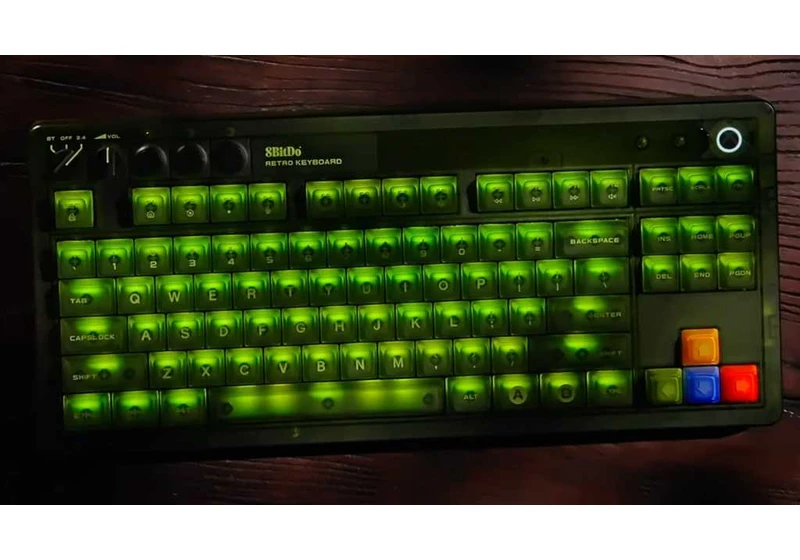 8BitDo’s new extra-green Xbox keyboard gives me 2001 vibes