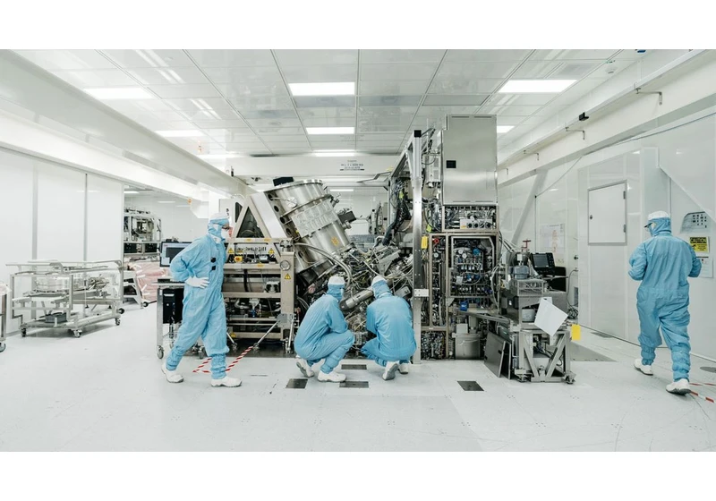  Intel has processed 30,000 wafers with High-NA EUV chipmaking tool 