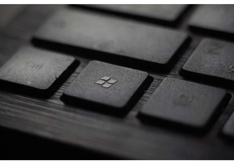 This Windows keyboard shortcut guards your PC from prying eyes