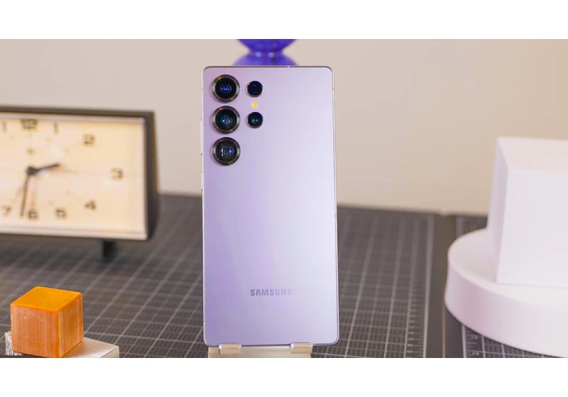 Samsung Galaxy S25 Ultra Hands-On: A Bigger Screen and More AI video