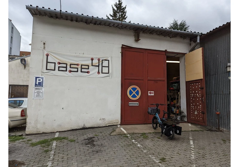 Hackerspace base48 v Brně: laboratoř plná šikovných bastlířů (fotogalerie)