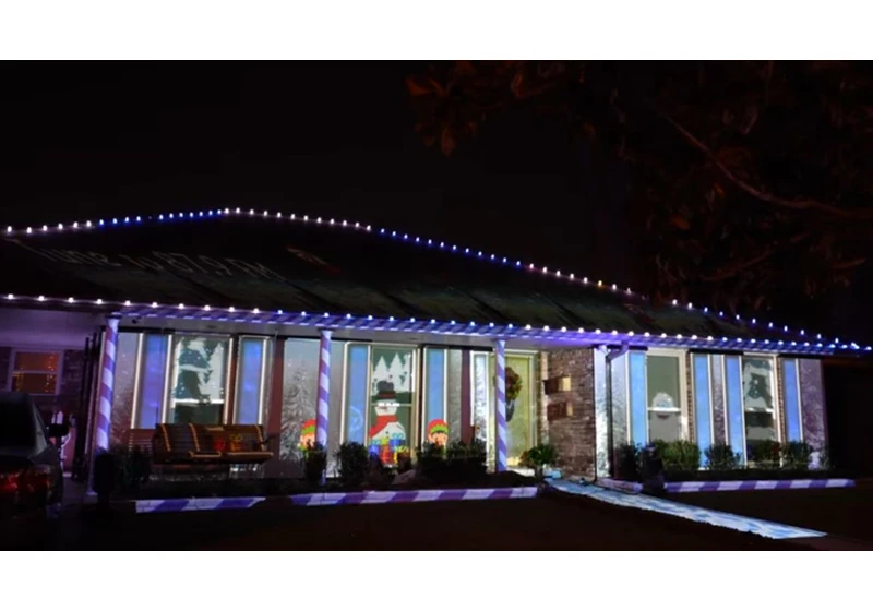  Raspberry Pi lights up a synchronized neighborhood holiday light show 