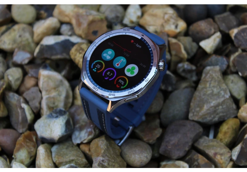 This Huawei Watch GT 5 deal includes a free pair of wireless earbuds