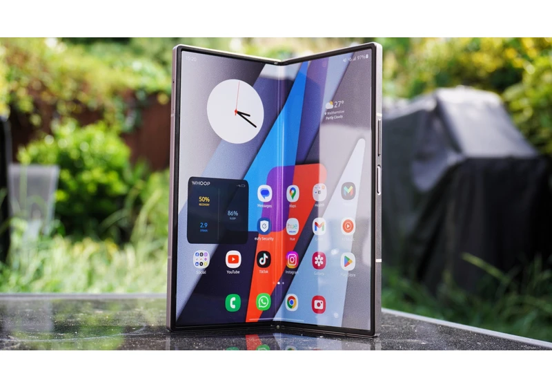 Samsung tri-fold device set for summer with unique design