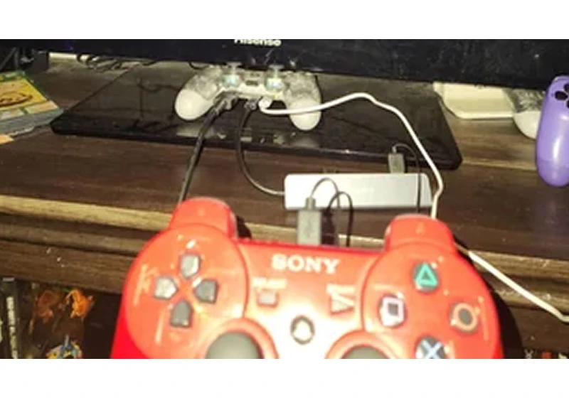  Raspberry Pi Zero 2W transforms broken Sony PlayStation 4 controller into a retro games console 