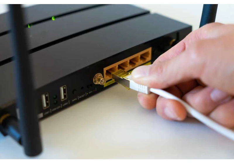 6 genuinely helpful uses for the USB port on your router