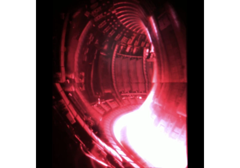 Evropský experimentální tokamak JET se rozloučil fúzním rekordem