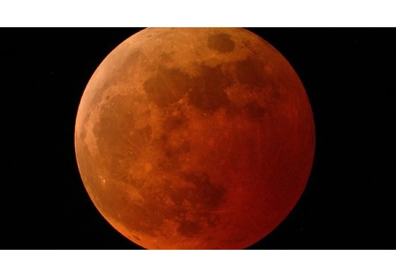 See Stunning Images of Rare Blood Moon and Lunar Eclipse