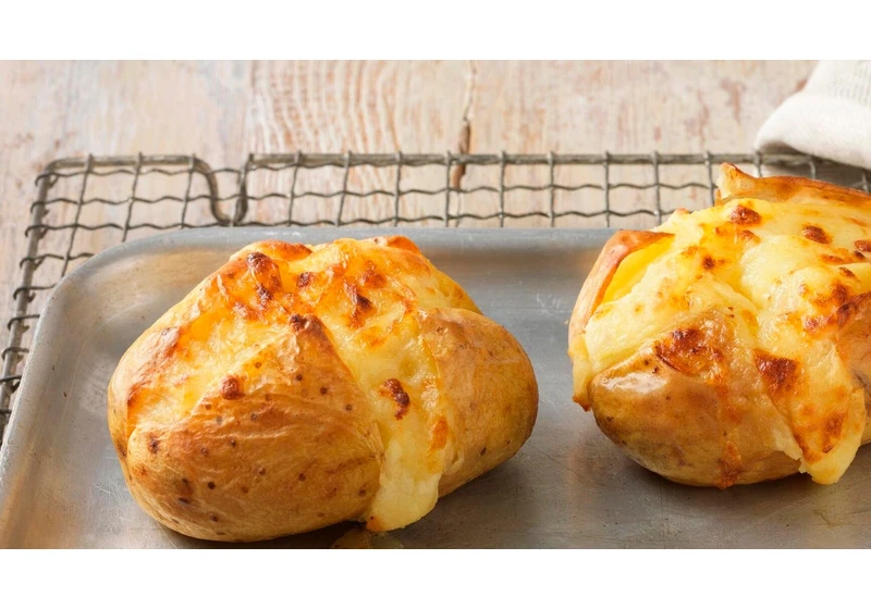 This 12-Minute Baked Potato Hack Is a Spud Lover's Dream