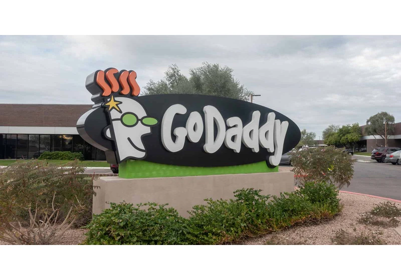 Why GoDaddy Data Breach Of +1 Million Clients Is Worse Than Described via @sejournal, @martinibuster