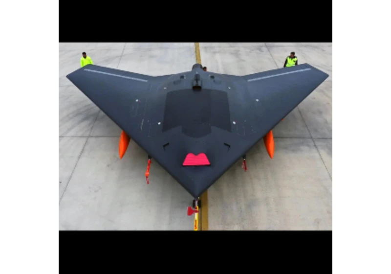 Turecko představilo pokročilý bojový stealth dron ANKA-3