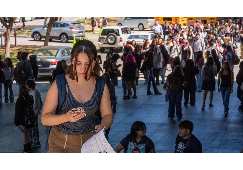 This new California law wants to curb student cellphone access