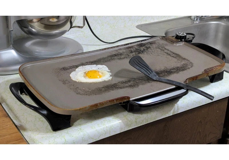 This Unscratchable Ceramic Griddle Blew Me Away, and It's $30 for Cyber Monday