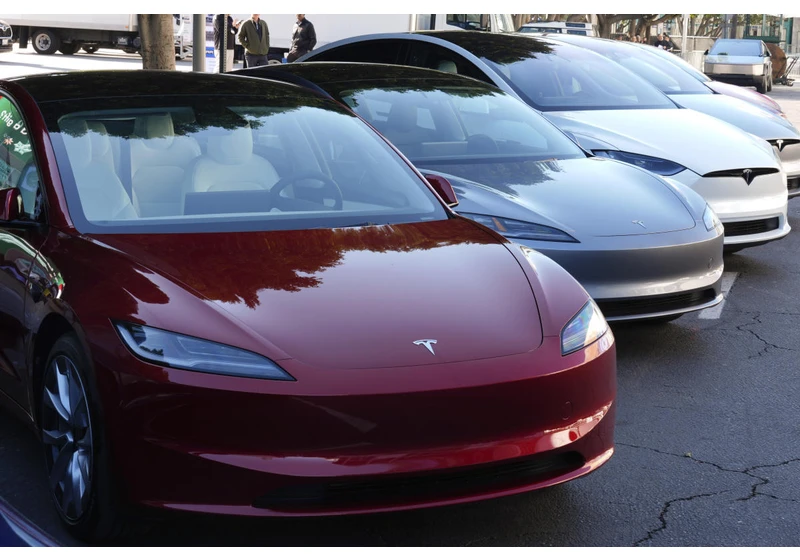 NHTSA opens investigation into Tesla remote parking features