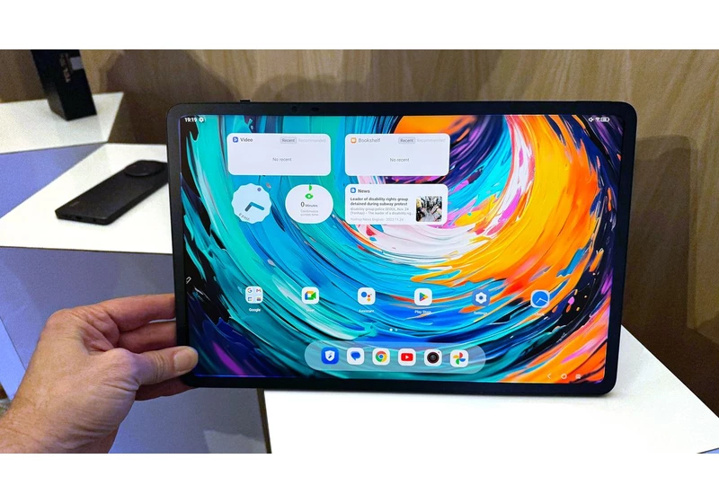  TCL’s NxTPaper tablet screen is like an affordable version of the new iPad Pro’s nanotexture display 