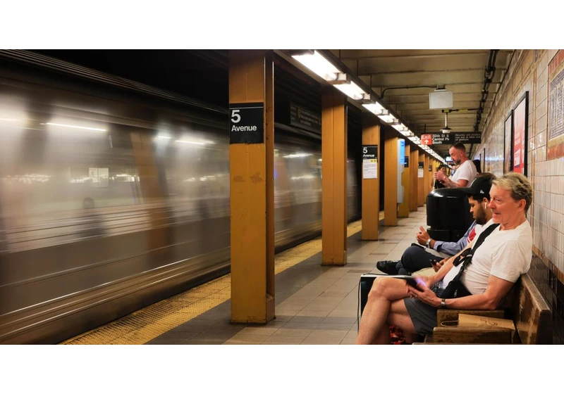 NYC subway security flaw makes it possible to track riders’ journeys