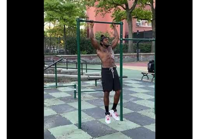 Try doing Pull ups like this 💪🏾👍🏾✊🏾☝🏾 #shorts