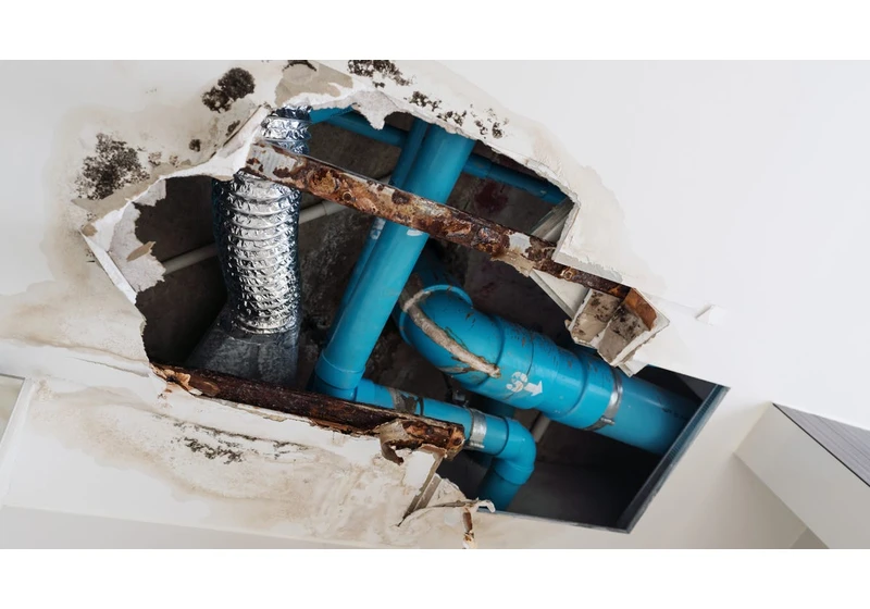 If You Want to Avoid Frozen Pipes This Winter, Follow These 6 Tips