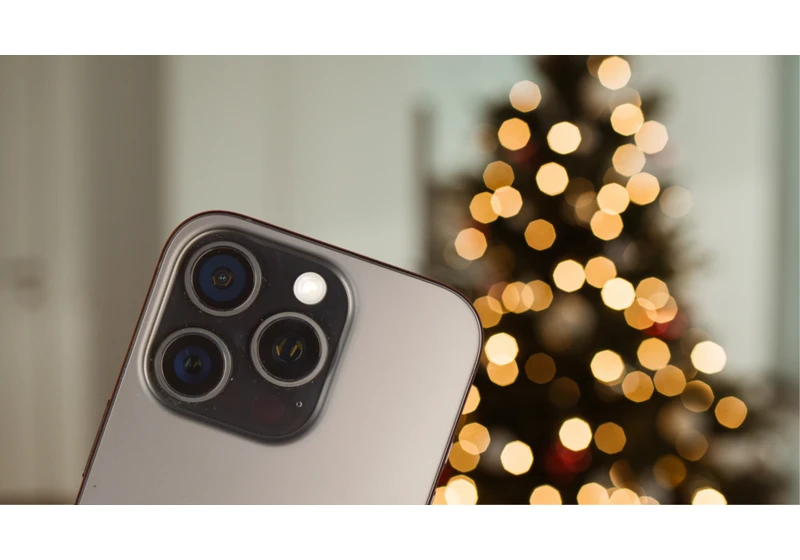 How to photograph Christmas lights with a phone or camera