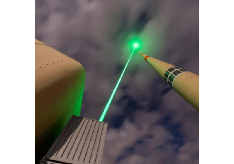 Hromosvod Laser Lightning Rod navádí blesky laserovým paprskem