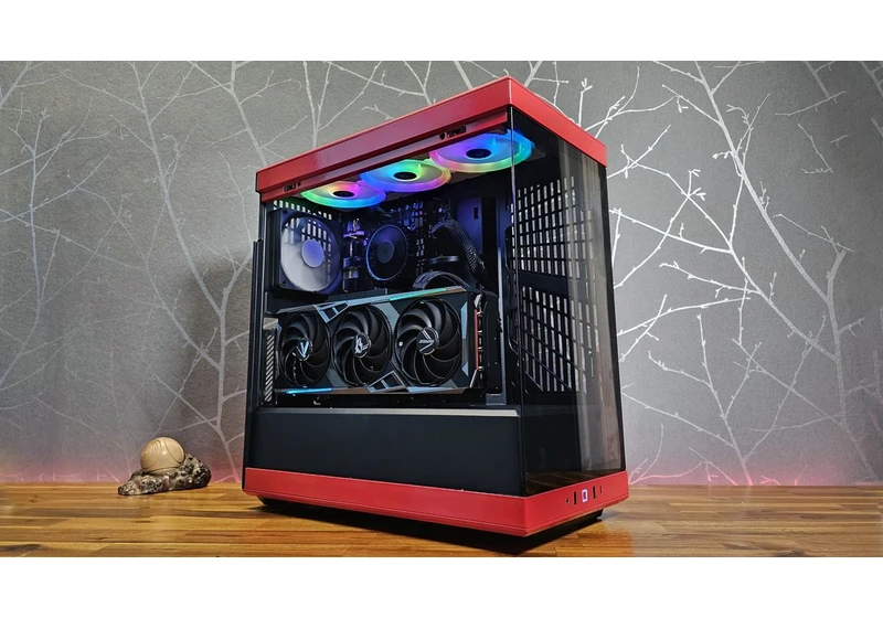  Hands On: Hyte’s Y40 Is a Pretty, Affordable PC Show Case 