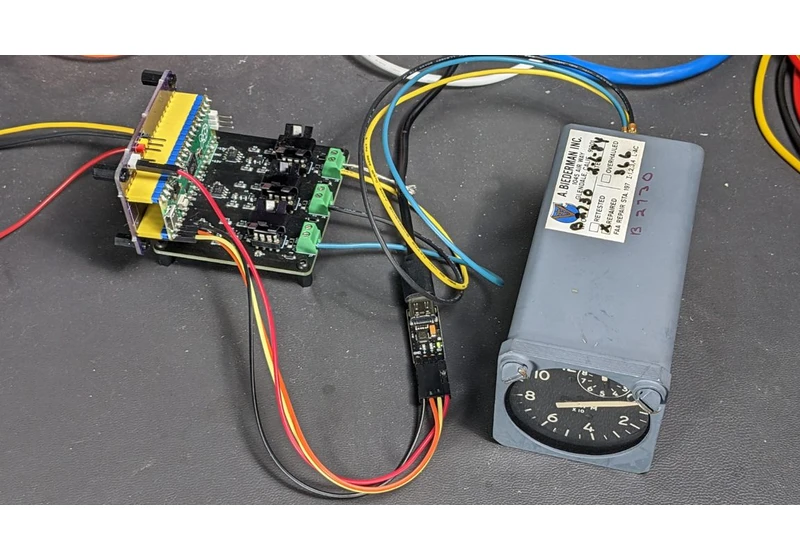  Raspberry Pi Pico Repurposes Aircraft Tachometer as a CPU Monitor 