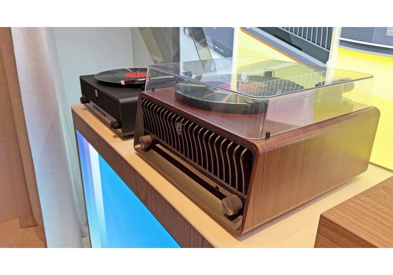  I saw Philips' new retro record players and headphones to celebrate its 100 years in audio, and I found them immensely charming 