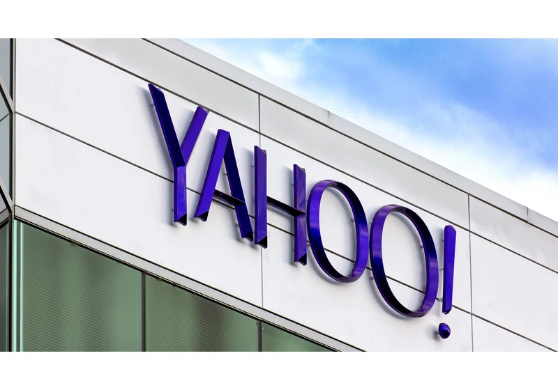 Yahoo! withdraws from China, becoming the second major American tech company in a month to leave the country