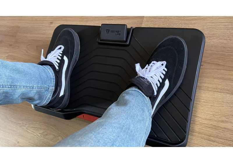  Secretlab's professional footrest takes better care of my posture than I do 