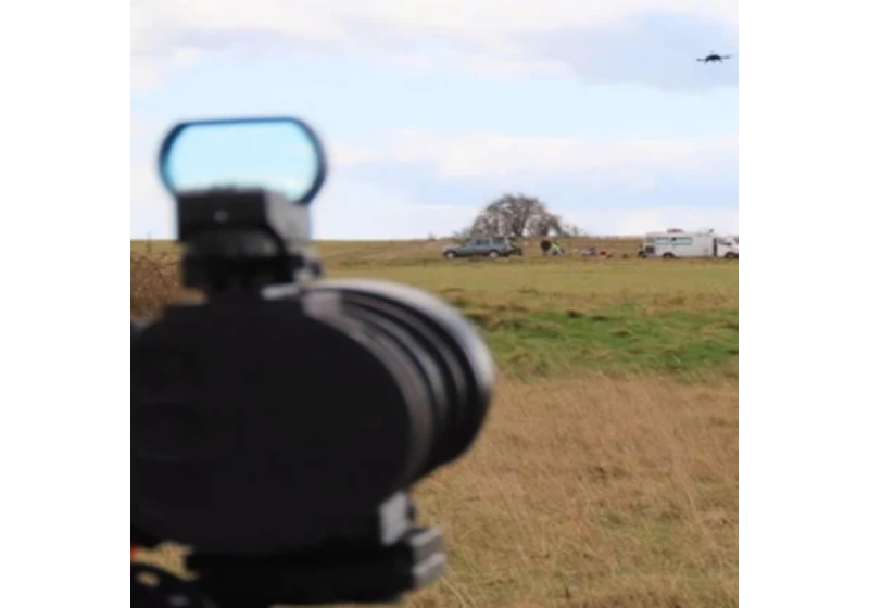 První laserem ovládaný dron na světě se snadno vyhne elektronické obraně