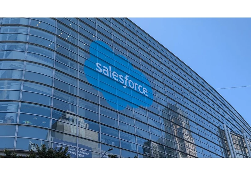  Salesforce reveals major hiring push to sell AI products 