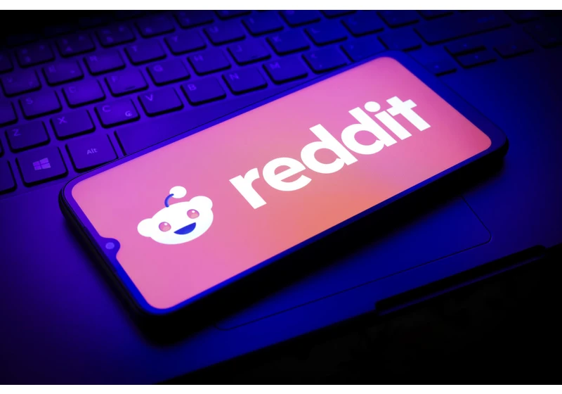 Reddit blames 'bug' after banning more than 90 NSFW subreddits