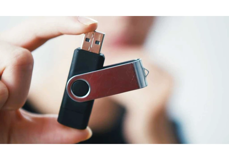 You’re using your USB flash drive wrong. Do this instead