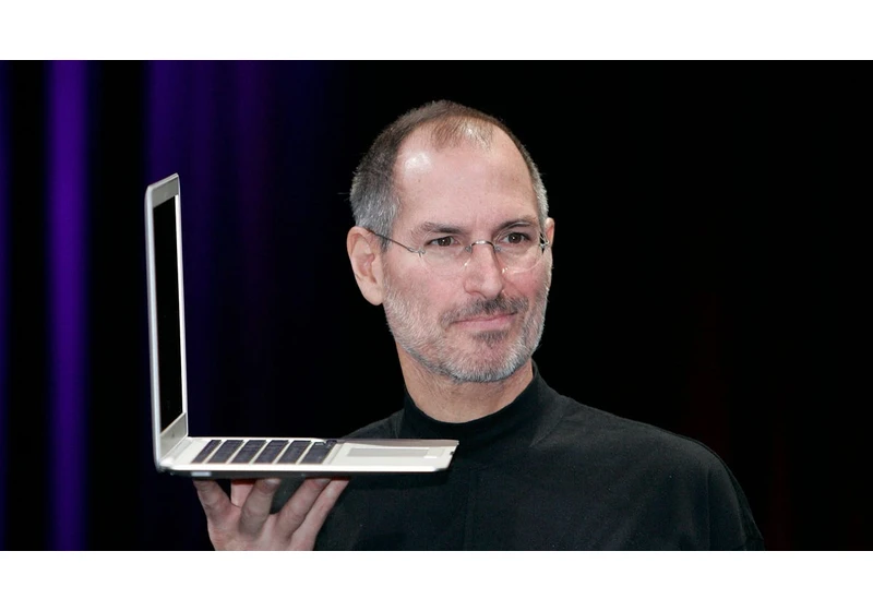 Watch Steve Jobs Unveil the First MacBook Air in 2008 video