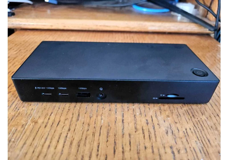 Ugreen Max 313 Thunderbolt 4 dock review: Stable but slow